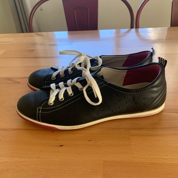 Ecco black leather sneakers size 10-10.5 (European 41) - Picture 3 of 13